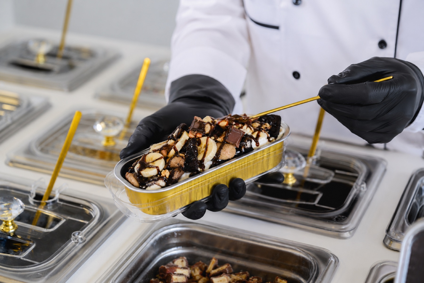 A Lalou Desserts chef assembling a dessert at the cart